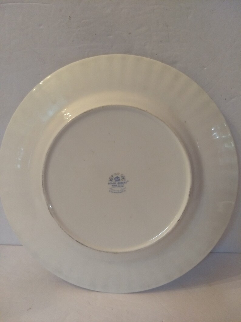 Set Of Six Vintage Made In England Royal Albert Bone China Memory Lane Dinner Plates