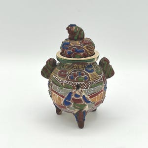 Vintage 4" Footed Japanese Satsuma Ware Moriage Pottery Hand Painted Jar Pot Urn With Lid And Raised Enamel Samurai & Figural Foo Dog Design