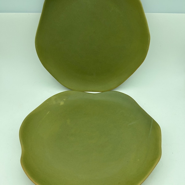 Set Of Two Vance Kitira Contour Herbal Green Pattern Irregularly Shaped Matte Green Finish 10 Inch Coupe Dinner Plates