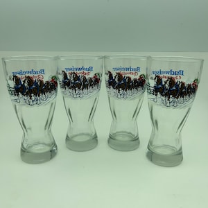 Set Of Four Vintage 1995 Anheuser-Busch Christmas Budweiser Clydesdales Horses 15 Ounce Pilsner Beer Pint Glass Tumblers