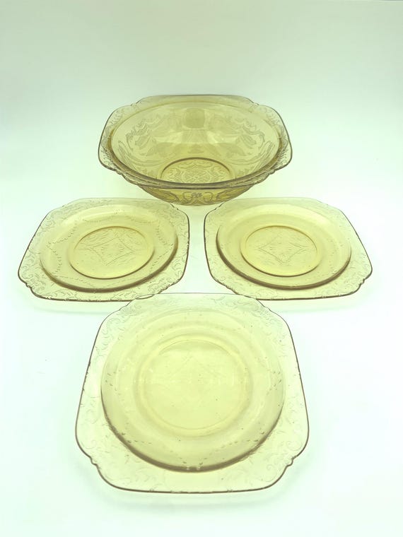 Vintage 4-Piece Federal Glass Co. Depression Glass Yellow Madrid Pattern Dinnerware Set Includes 3 Bread And Butter Plates And 8" Salad Bowl