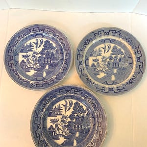 Set Of 3 Vintage W. Ridgway Company England Semi China 1832 Engraved Blue Willow Asian Motif Blue And White Transferware 10&quot; Dinner Plates