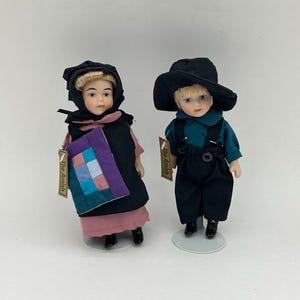 2 Vintage 1999 Springford Inc Porcelain 6&quot; Jointed Amish Dolls Includes Young Amish Girl W/ Quilt & Boy In Traditional Dress On Metal Stands