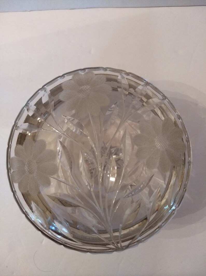 Vintage Crystal Cut Glass Engraved Floral Daisy Hinged Trinket Jewelry Powder Dresser Box With Silver Toned Metal Trim
