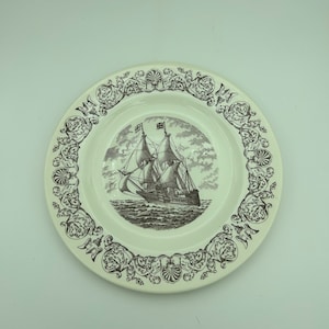 Vintage Wedgwood Of Etruria & Barlaston Commemorative 350th Anniversary Of Mayflower Voyage Brown And White 10&quot; Collectible Dinner Plate