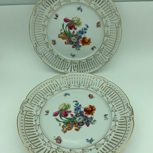 Two Vintage Made In Occupied Japan S.G.K. China Decorative Porcelain Cut-Out Edge Floral 9 Inch Dinner Plates With Gold Gilt Accents & Trim
