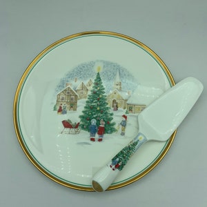 Vintage 2-Piece Set Mikasa Bone China Merry Christmas Pattern #CAF02 Christmas Tree 10" Cake Plate Serving Platter & Ceramic Pie Cake Server