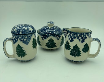 Vintage 3-Piece Tienshan Folk Craft Cabin In The Snow Pattern Winter Christmas Tree Tableware Includes Creamer, Sugar Bowl And Salt Shaker