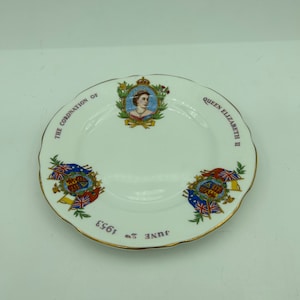 Vintage Gladstone Bone China England The Coronation Of Queen Elizabeth II June 2nd 1953 Commemorative 6&quot; Souvenir Side Plate With Gold Trim