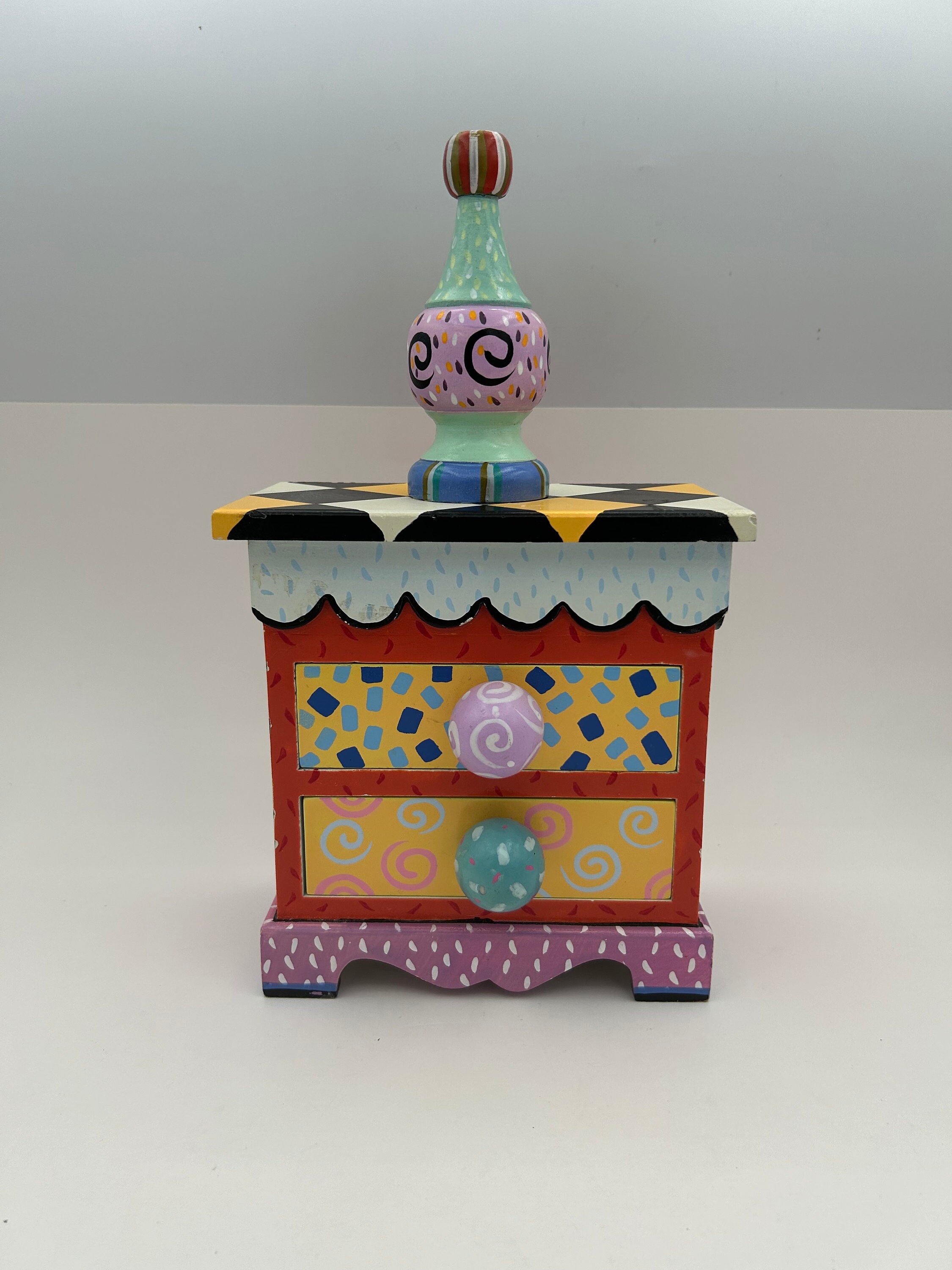 Painted Octagonal Box From Rajasthan Painted Octagonal Box From Rajasthan