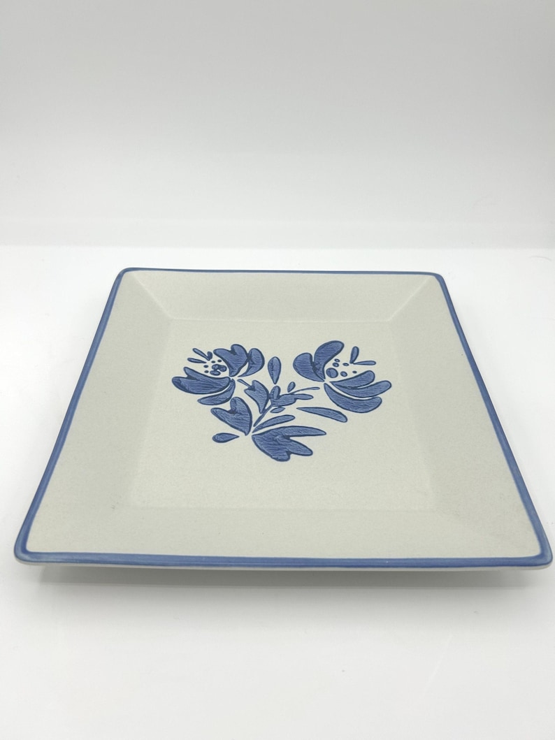 Pfaltzgraff Yorktowne Rimmed Plates - Thumbnail 3