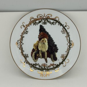 Vintage 1997 June McKenna Collectibles Inc Limited Edition Of 7509 Reproduction Father Christmas 1983 Santa Claus 8&quot; Plate With Gold Accents