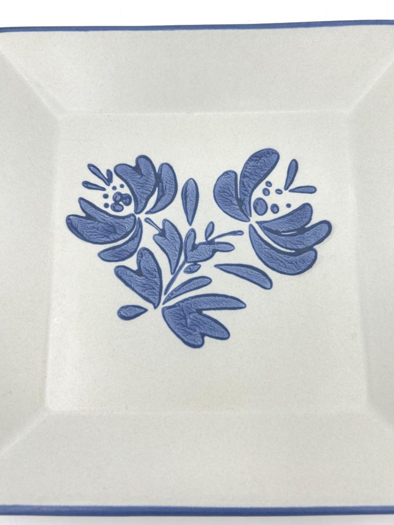 Pfaltzgraff Yorktowne Rimmed Plates - Thumbnail 2