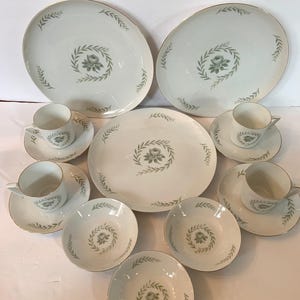 14-Piece Eschenbach Bavaria Germany Baronet Roselyn Green Rose China Includes 3 Dinner Plates, 3 Fruit Berry Bowls, 4 Flat Cups & 4 Saucers