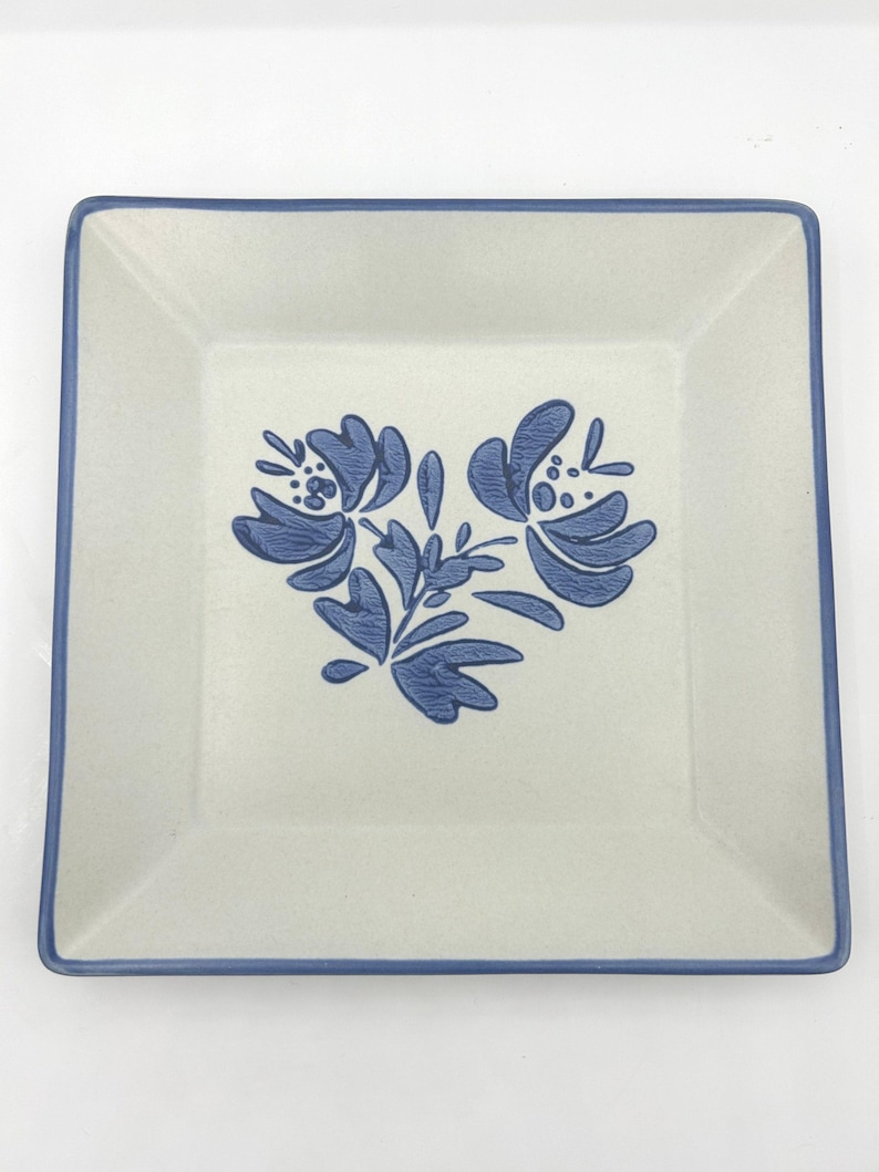 Pfaltzgraff Yorktowne Rimmed Plates