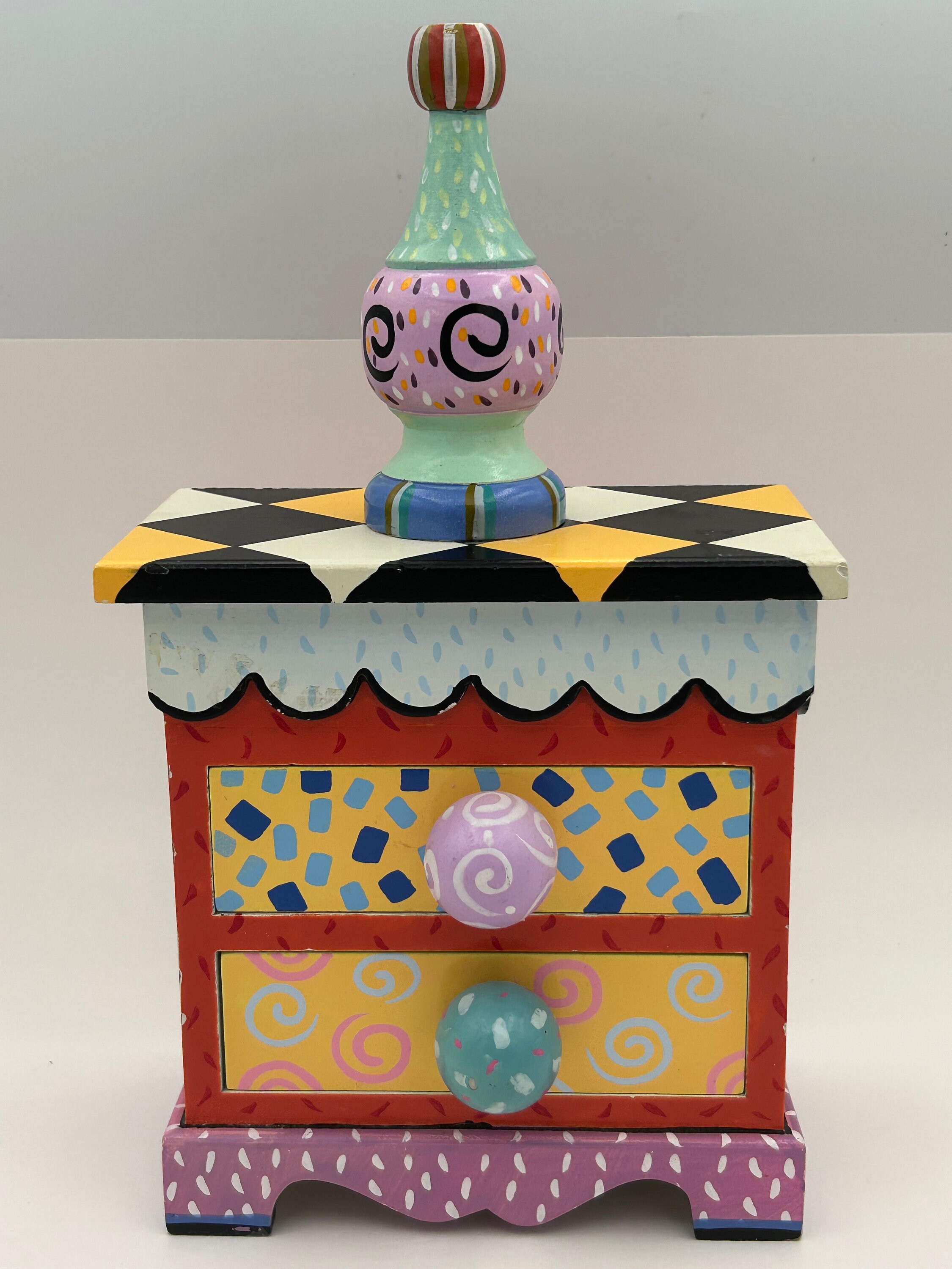 Painted Octagonal Box From Rajasthan Painted Octagonal Box From Rajasthan