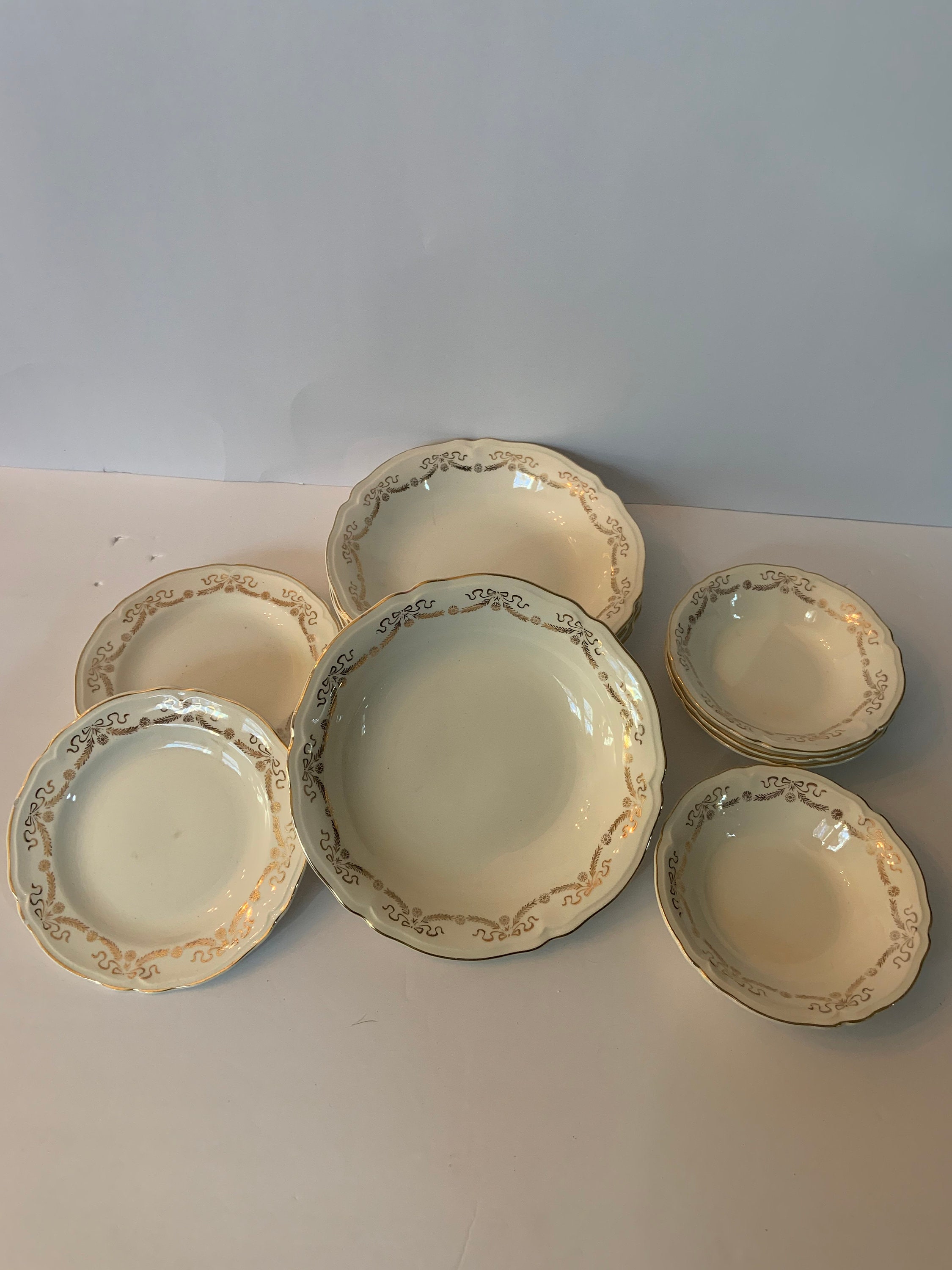 Vintage 12-Piece Edwin Knowles USA Arcadia Ivory Gold Leaf