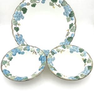 Juego de vajilla vintage de 3 piezas Metlox Poppytrail Vernon con diseño de uvas esculpidas. Incluye un tazón para ensalada de 30 cm y dos tazones para cereales de 18 cm con borde.