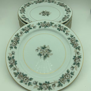 Set Of Eight Vintage Noritake China Japan Laurette Pattern #5047 White Camellia Flowers And Green Leaves 10&quot; Dinner Plates With Gold Trim
