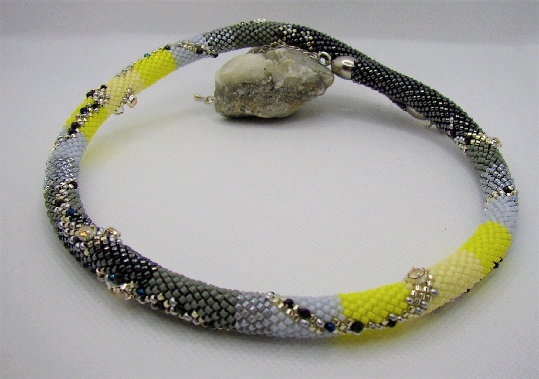 Schwarze graue und gelbe Farbverlaufs-Saatperlenkette | Etsy