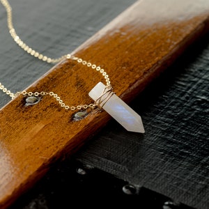 Rainbow Moonstone Crystal Necklace, Moonstone Pendant, Flash Moonstone Necklace, Rainbow Moonstone Crystal Necklace, Aura Necklace