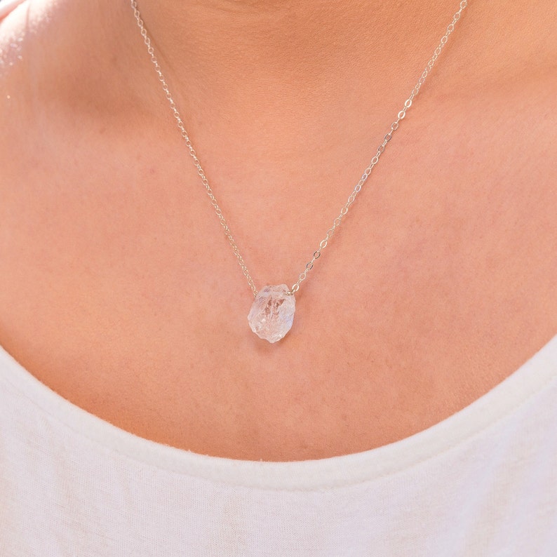 Clear Quartz Pendant, Raw Crystal Necklace, Raw Stone Necklace, Crystal Choker, Tiny Crystal Pendant, Self Care Gift Box, Raw Crystal Choker imagem 6