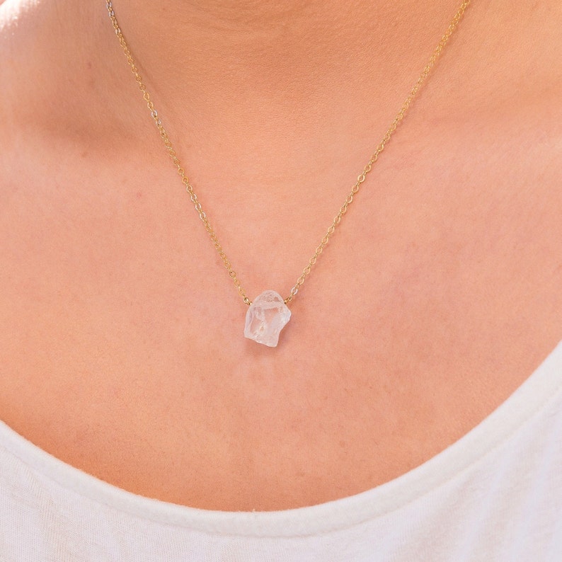 Clear Quartz Pendant, Raw Crystal Necklace, Raw Stone Necklace, Crystal Choker, Tiny Crystal Pendant, Self Care Gift Box, Raw Crystal Choker imagem 1