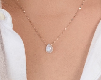 Dainty Moonstone Necklace, Rainbow Moonstone Crystal Necklace, Moonstone Necklace Raw, Rainbow Moonstone Necklace, Moonstone Pendant