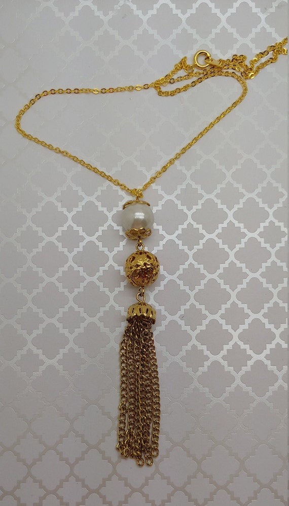 Vintage Gold Tone Faux White Pearl Gold Detailed O