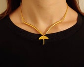 Vintage New Gold Tone Open Umbrella Rainy Day Charm Pendant Bar Necklace 15 inch chain