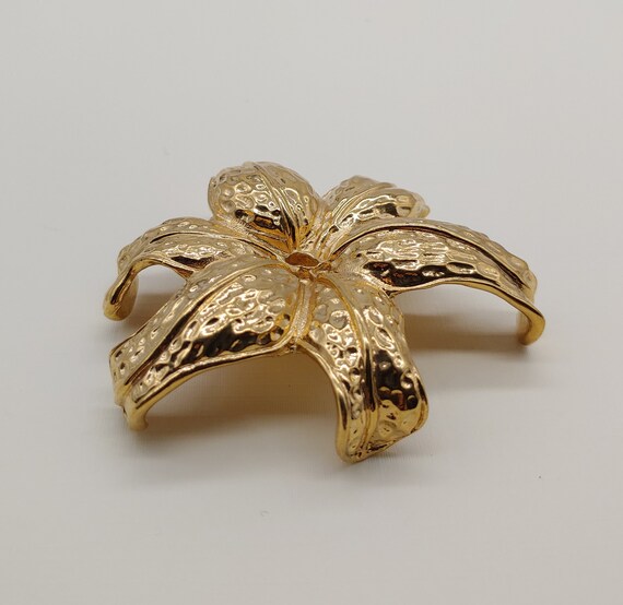 Vintage Signed Nina Ricci Gold Tone Lily Flower F… - image 4