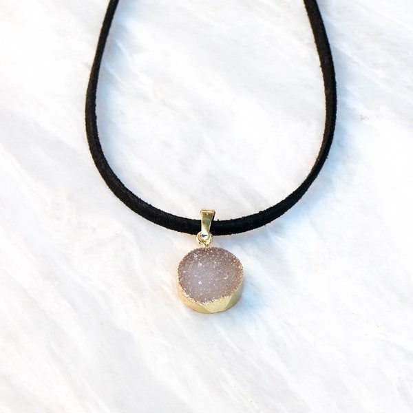 Druzy choker necklace, Dainty druzy agate choker, druzy necklace, Black boho choker, druzy pendant gold, Druzy stone choker, Crystal choker.