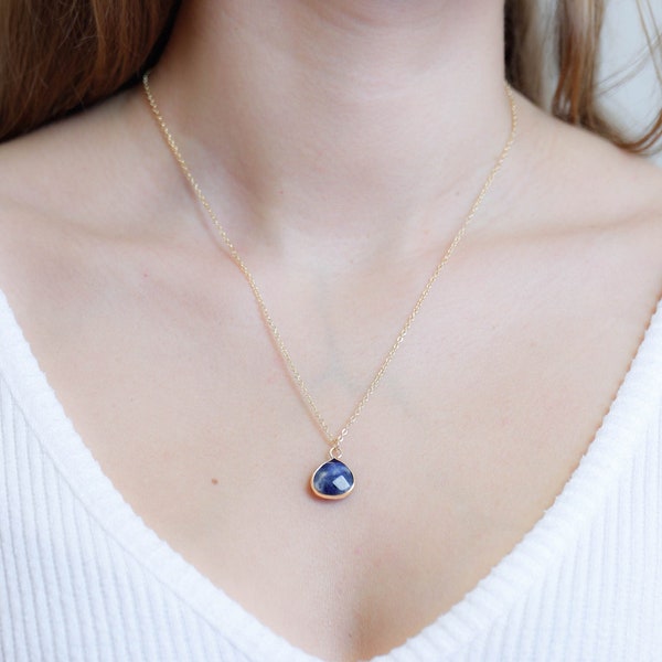 Sodalite Necklace Gold, Blue Stone Necklace, Tiny Stone Pendant, Dainty Teardrop Necklace, Gift for Sisters, Friends Gifts, Sodalite Pendant