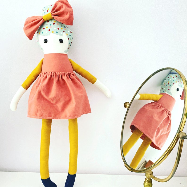 Muñeca Heirloom, una muñeca de tela para bebés y niños pequeños, un regalo de cumpleaños perfecto para niñas, muñeca suave perfecta para babyshower imagen 1