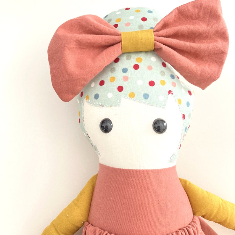 Muñeca Heirloom, una muñeca de tela para bebés y niños pequeños, un regalo de cumpleaños perfecto para niñas, muñeca suave perfecta para babyshower imagen 8