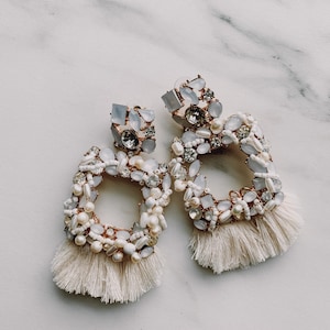 Pearl bridal earrings, unique bridal earrings, boho bridal earrings, rustic wedding earrings, tassel earrings, glamorous