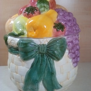 Vintage 1996 Young&#39;s  fruit basket Cookie Jar