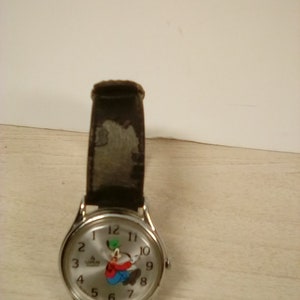 Disney Goofy Lorus backwards watch