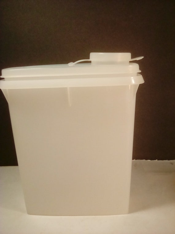 1 Small Tupperware Container 