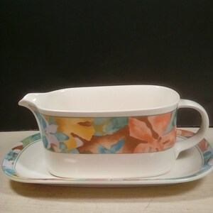 Mikasa gravy boat pitcher