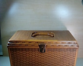 Wilson Wil-hold Faux wicker sewing box with 2 trays