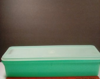 2  piece Tupperware celery keeper