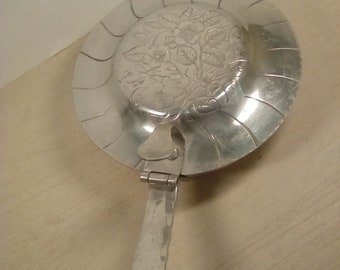 Silver Silent Butler  Crum catcher