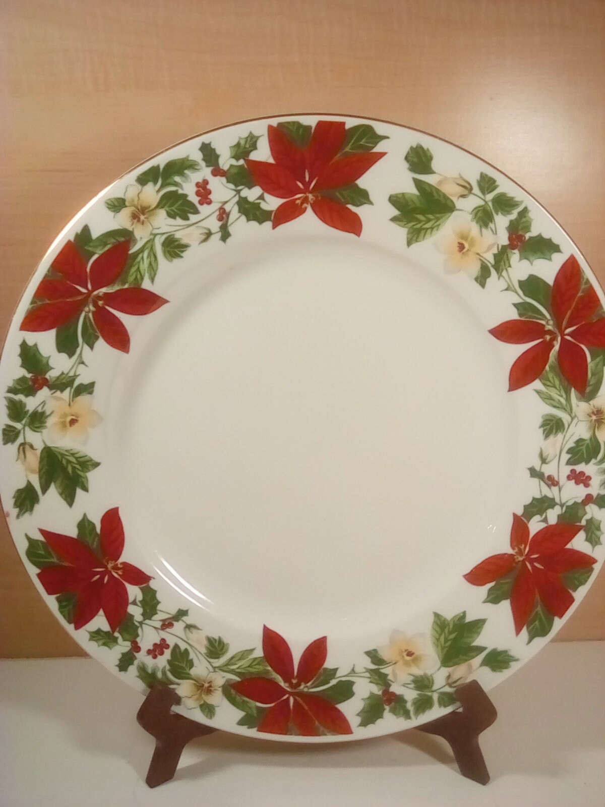 Gibson Everyday Poinsettia Christmas Large Round Serving Platter
