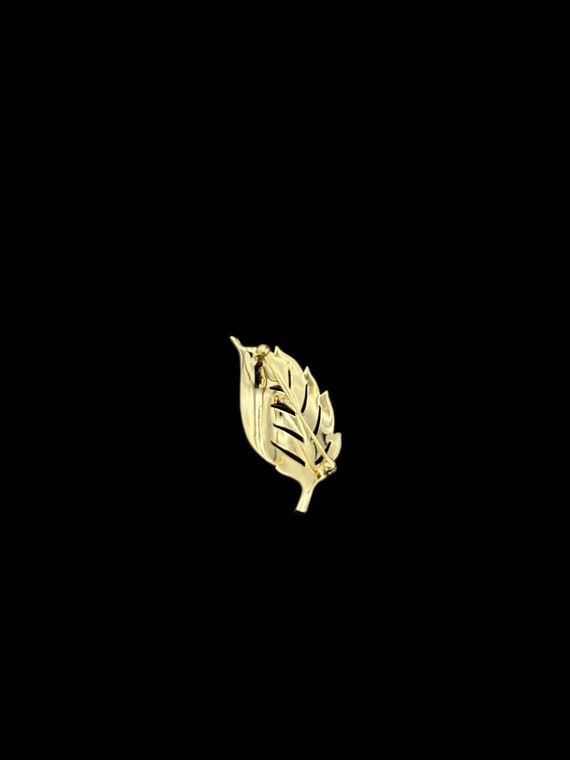 Gold Trifari Rhinestone Leaf Vintage Brooch - image 5