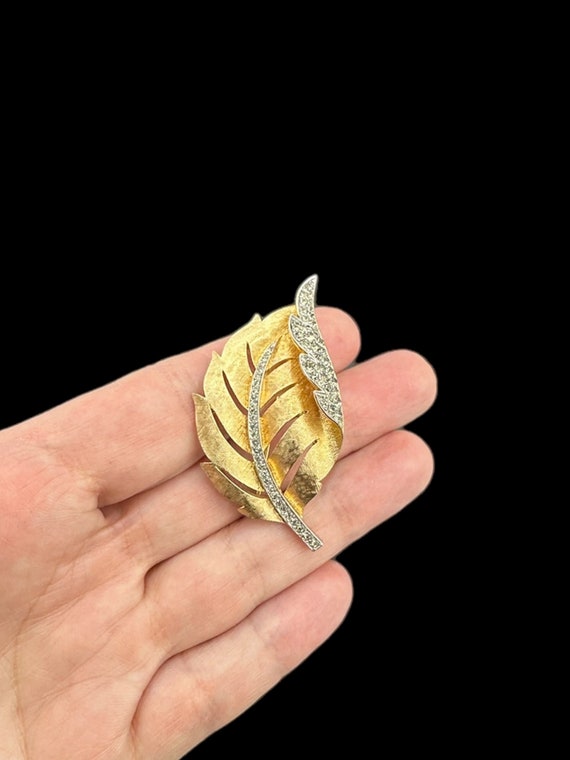 Gold Trifari Rhinestone Leaf Vintage Brooch - image 2