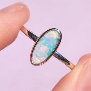 GLITZERN | Massiver australischer Opal Ring / Free Sizing / 925er Silber / Coober Pedy Crystal Opal / Zierlicher Ring / Minimalistischer Schmuck