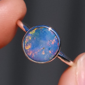 Australischer Opal Ring / GRÖSSE 7, Silberring mit Opal, zierlicher Ring mit australischem Opal / Coober Pedy Opal / Minimal Ring / Kristall Opal