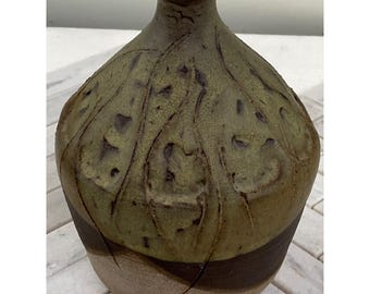 陶器 花瓶 中型 茶色と黄土色 ミッドセンチュリー 1974年製 サイン入りスタジオアート陶器花瓶 高さ6