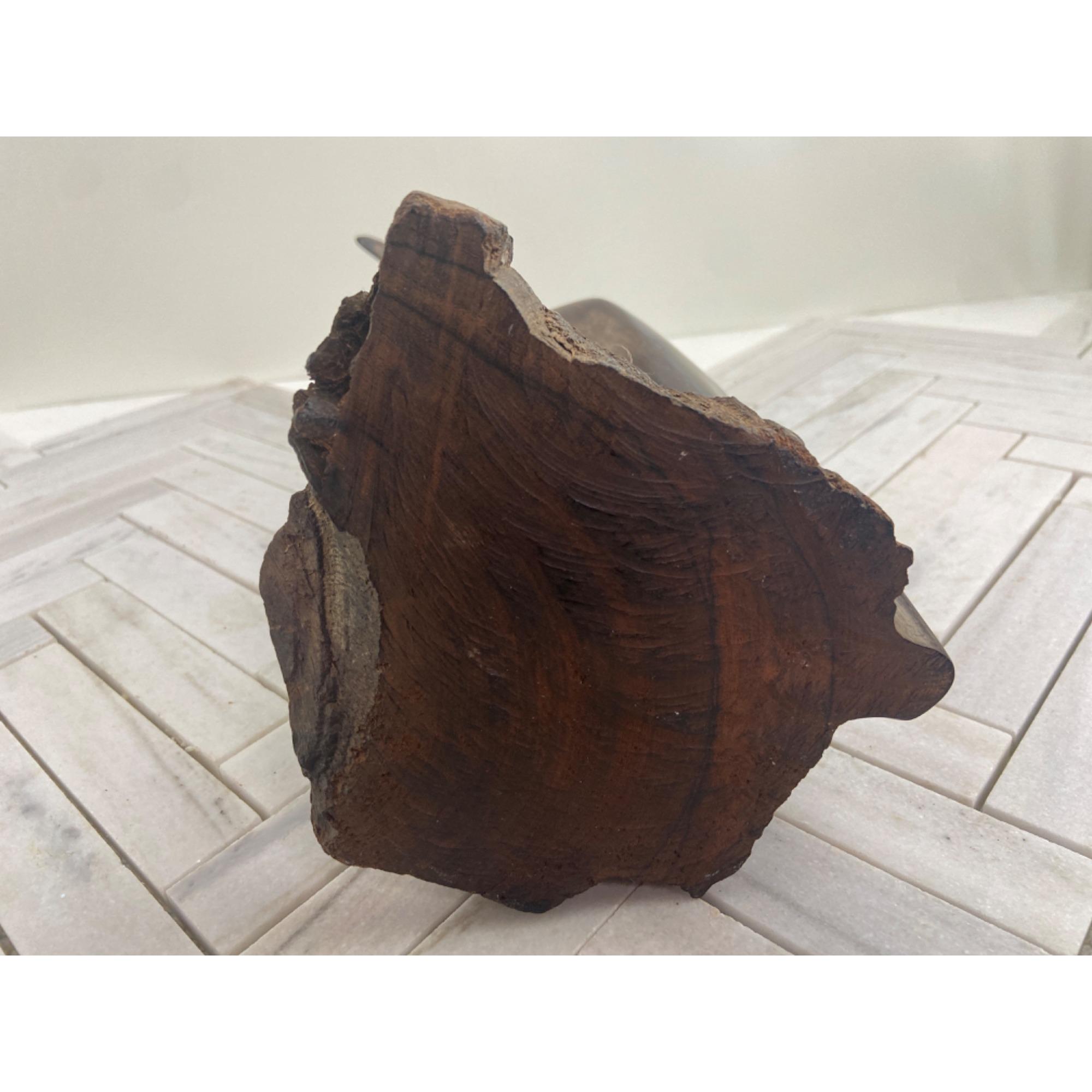 ロサイトによる手彫りのヴィンテージアイアンウッド鳥の彫刻 15インチ